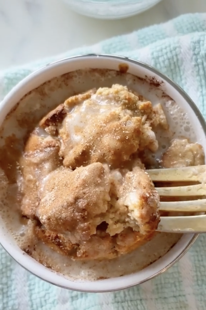 Want Cake For Breakfast? Make This Cinnamon Roll Baked Oats Recipe