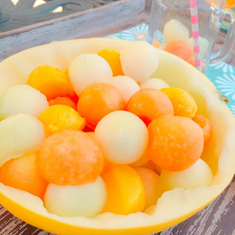 Waterprettifying party tricks! Melon ice cubes. Blogilates