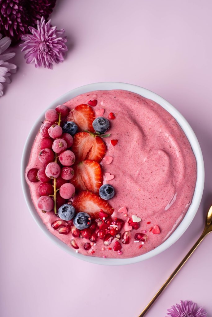 https://www.blogilates.com/wp-content/uploads/2020/11/Pink-smoothie-bowl-3-1-684x1024.jpg