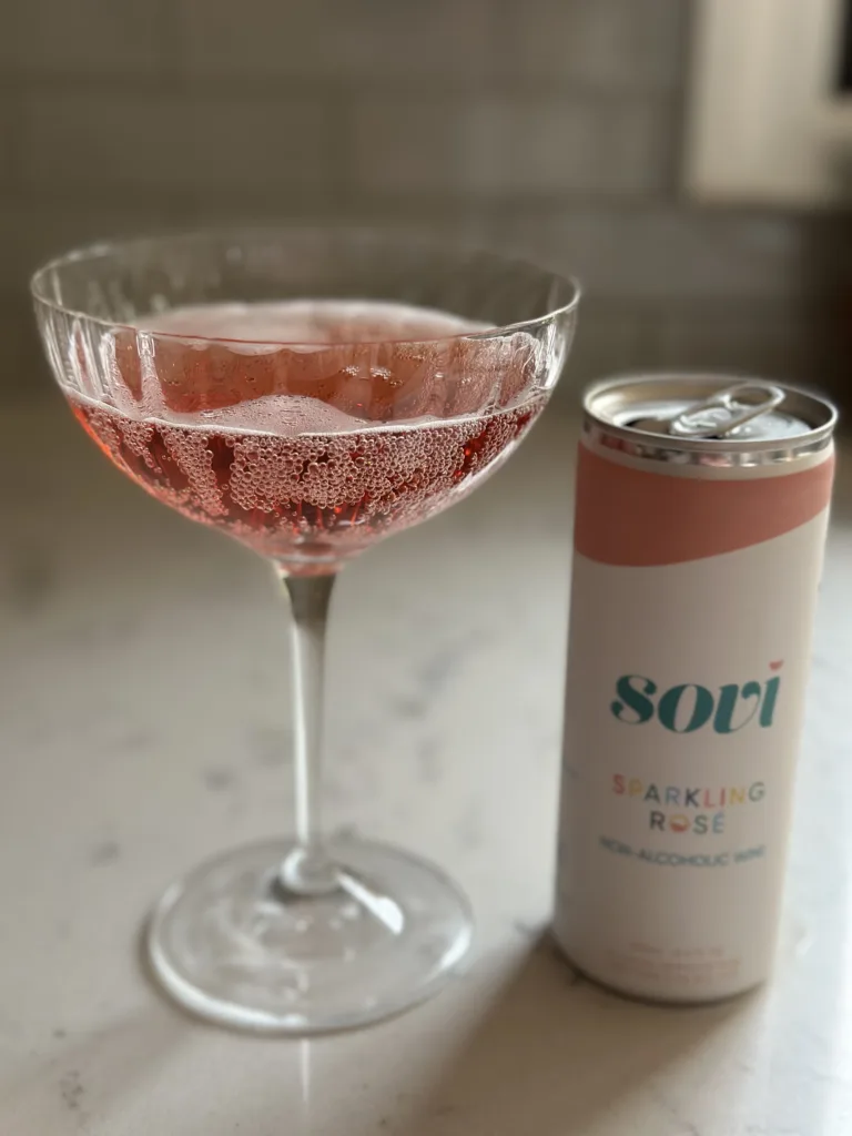 Sovi sparkling rosé in a can, best non-alcoholic wines